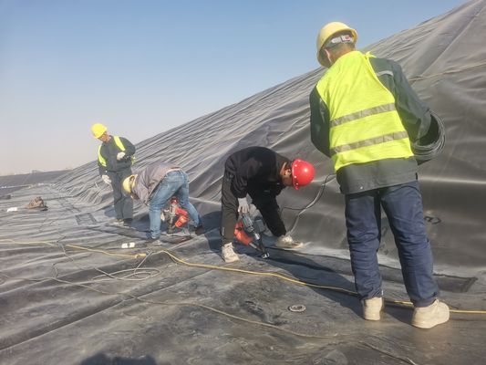 Εξαιρετική χημική αντοχή HDPE γεωμεμβράνη για αποτελεσματικό έλεγχο διαρροών σε εφαρμογές μηχανικής περιβάλλοντος
