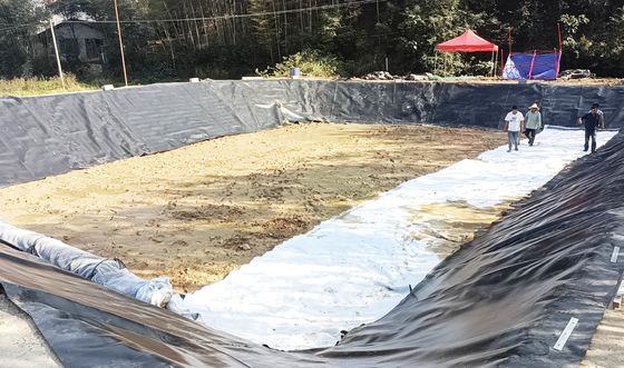 Αντιδιαρροή HDPE Smooth Geomembrane For Agriculture Project Fish Pond Liners πλάτος 1m-9m μήκος 30-100m πάχος>0,5mm