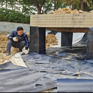 Ανθεκτική HDPE ομαλή γεωμεμβράνη για τεχνητή λίμνη Αντιδιαρροϊκό έργο Δυνατότητα ρήξης 20-80N / mm Επιμήκυνση κατά τη ρήξη 700%