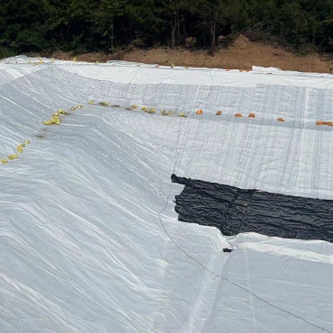 Λύση διαχείρισης αποβλήτων HDPE ομαλή γεωμεμβράνη με εξαιρετική χημική αντοχή και αντοχή σε υψηλές θερμοκρασίες