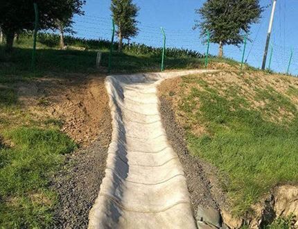 Ανθεκτική στη διάβρωση τσιμεντένια κουβέρτα για βιομηχανικά κανάλια αποστράγγισης - Επένδυση βαρέως τύπου πλάτους 4m