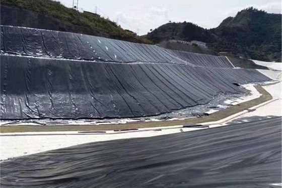 Γεωμεμβράνη HDPE λείας επιφάνειας από πολυαιθυλένιο υψηλής πυκνότητας, αδιάβροχη φραγή για στεγανοποίηση λιμνών, χώρων υγειονομικής ταφής